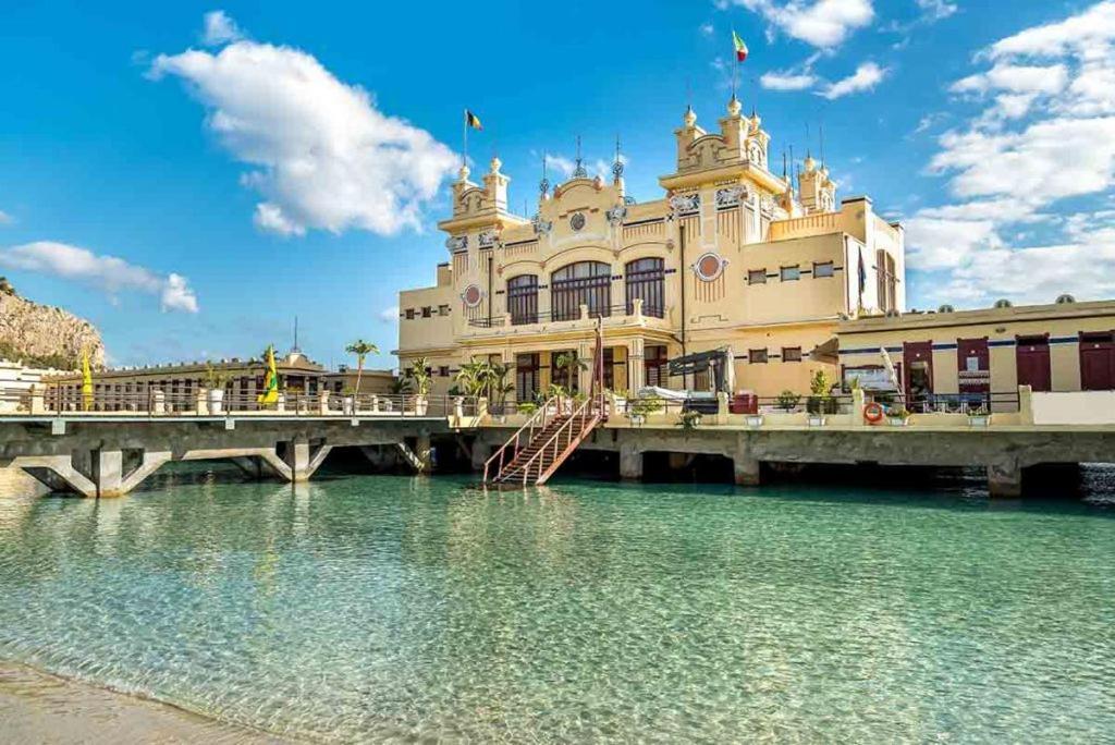 Casa Viola Elegante E Sul Mare Di Mondello *